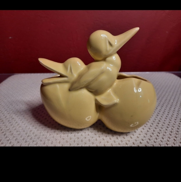 Shawnee Vintage Yellow Birds Planter, MCM Planter, Animal Plant Pot, Cottagecore - Picture 3 of 12